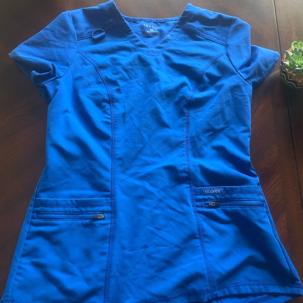 Jaannu Scrub Set